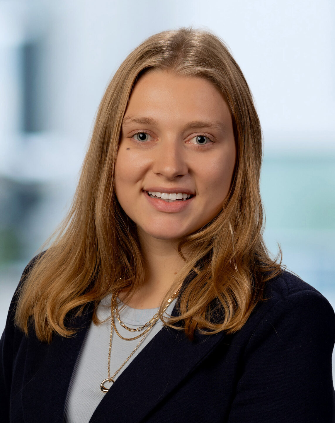 Ella Ferris headshot